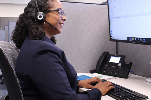 Customer Care Specialist, Roshunda, answers a customer questions about an accessible product.